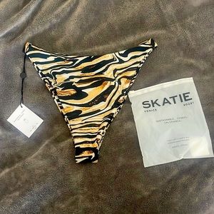 Skatie bottoms - weho print - Kelly - size Medium